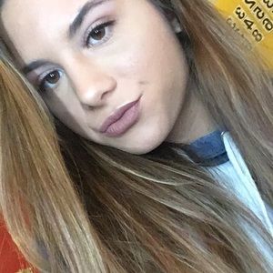 Meet your Posher, Leya